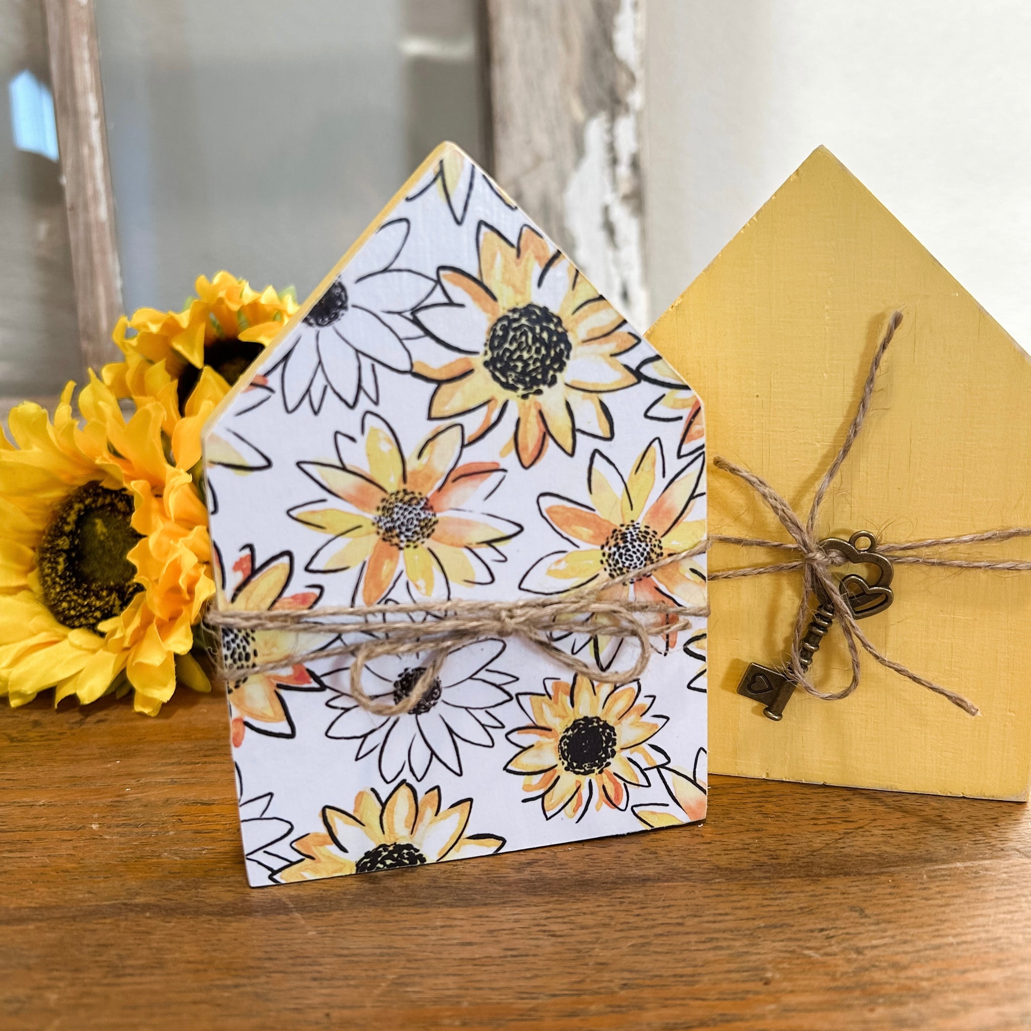 Mini Wood Houses - Sunflowers
